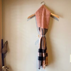 LC faux fur blush/plaid scarf